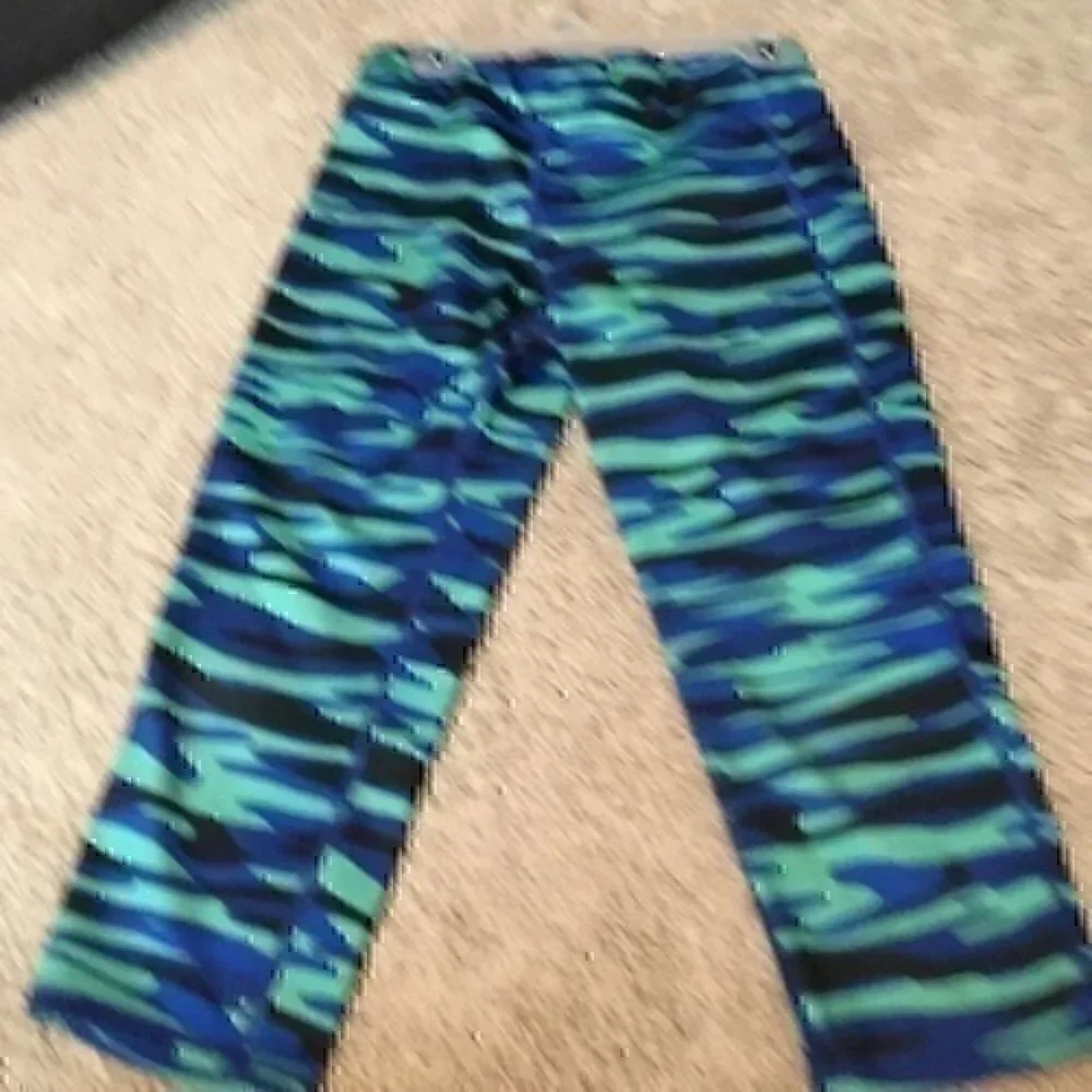 Old Navy Girls size large 10/12 Capri leggings
